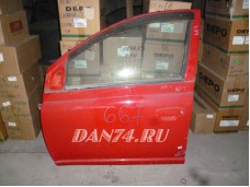 Дверь передняя левая красная б/у оригинал Toyota Yaris / Vitz / Platz / Echo (99-05)