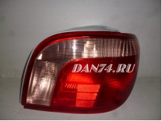 Фонарь задний внешний правый (K-type) красный белый Toyota Yaris / Vitz (99-02)